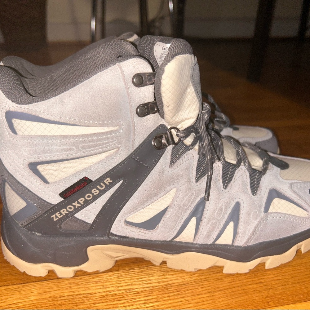 ZeroXposur Light Gray and Cream Outdoor Boots
